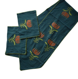 Table Runner with mats