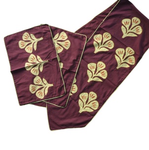 Table Runner with mats